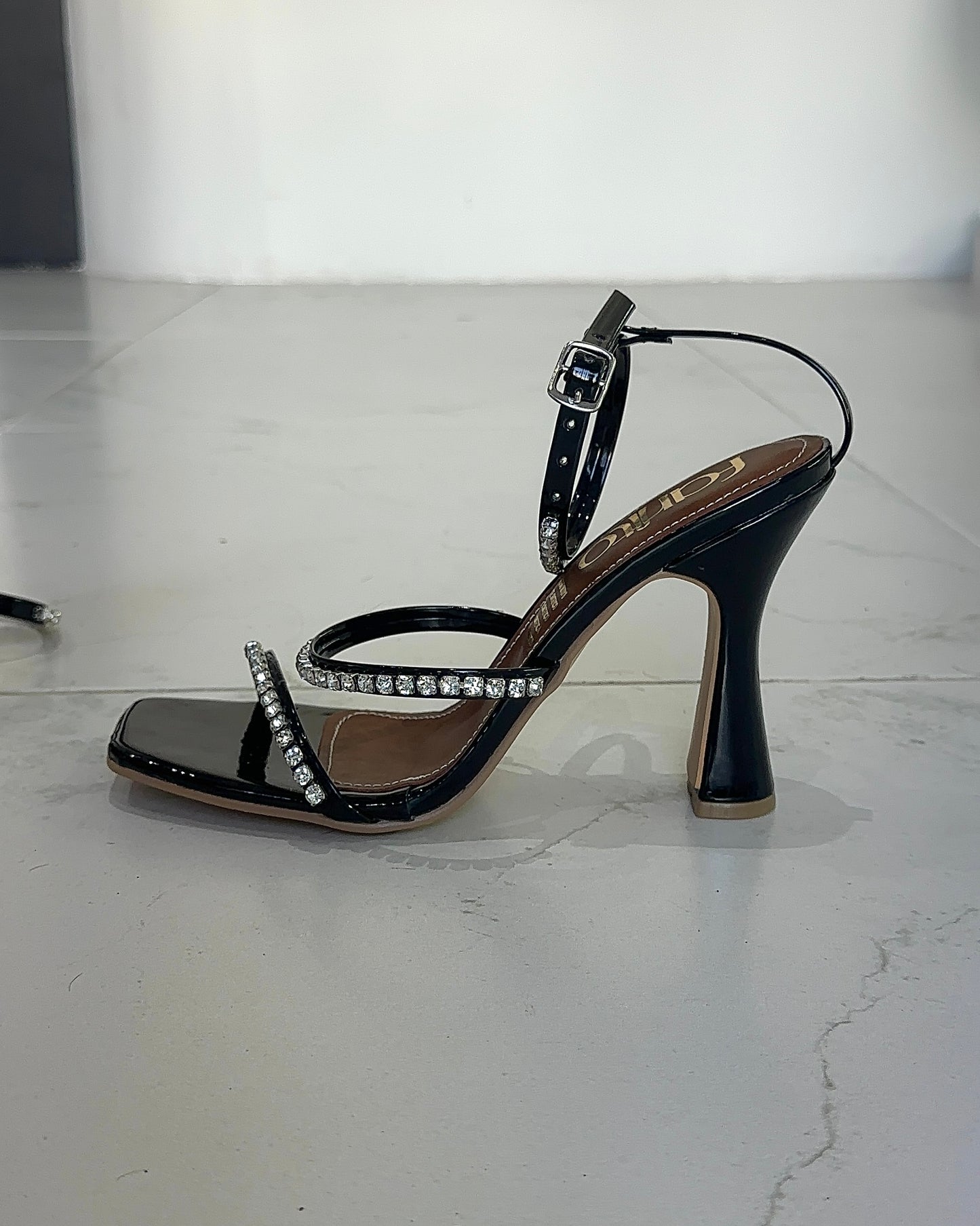 CÁDIZ NEGRO tacón alto