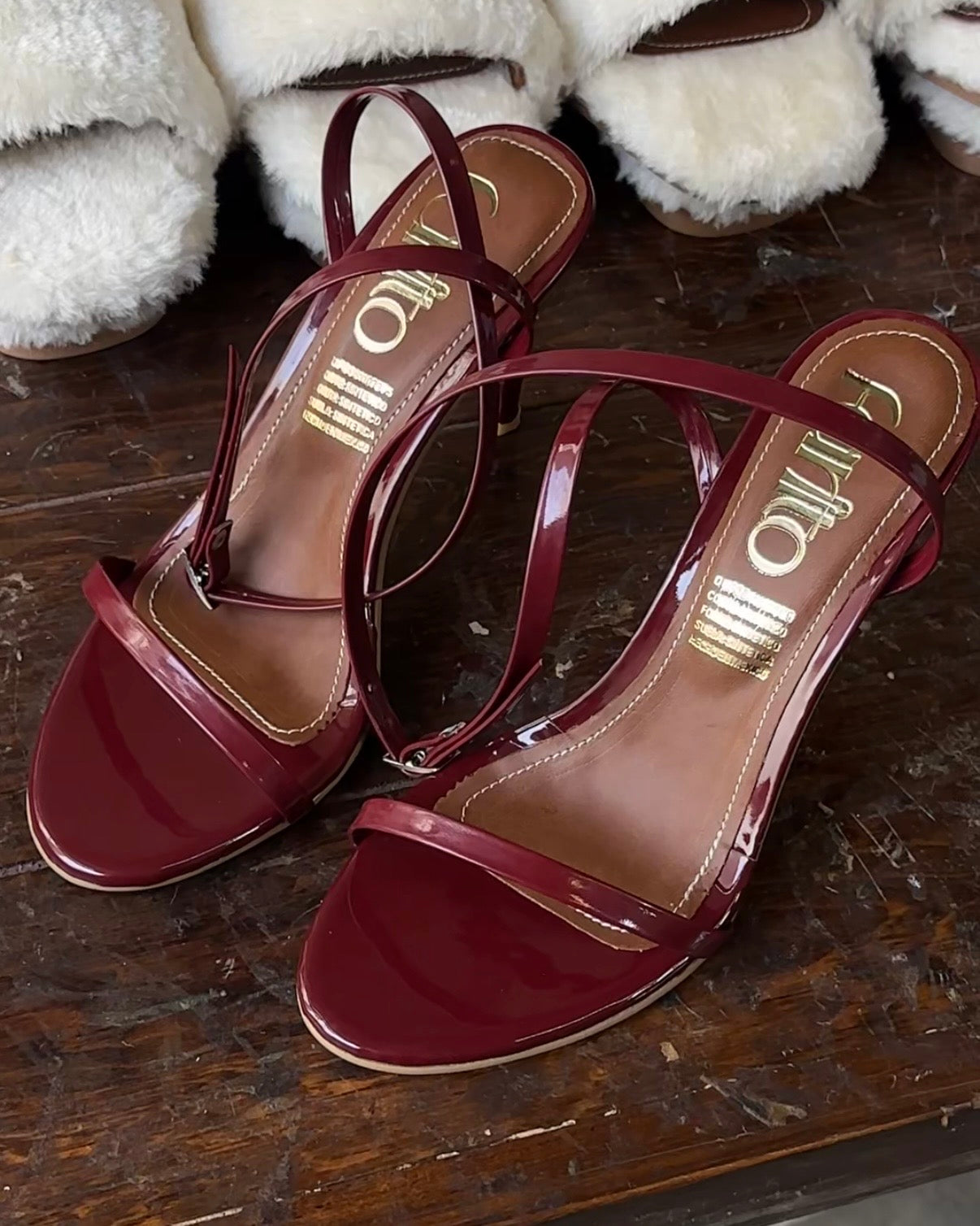 Farah vino zapatillas de tacon con hebilla