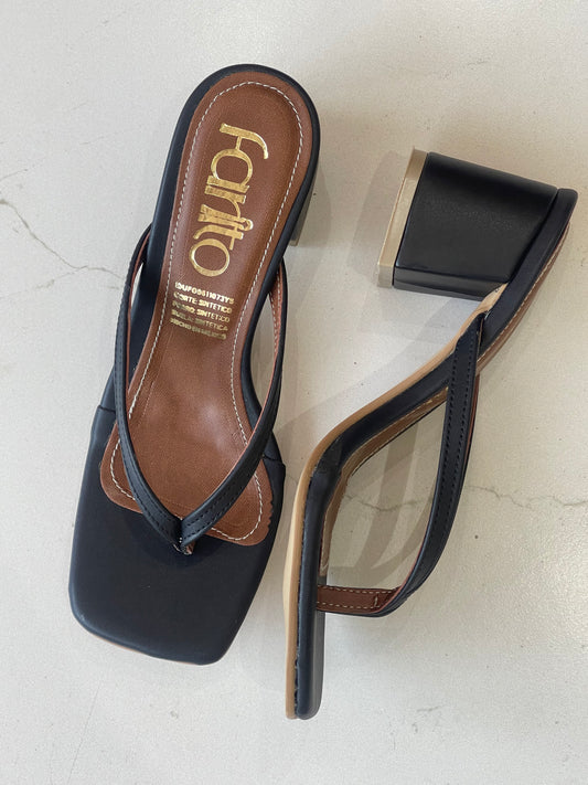 Ebano sandalia negra de tacon