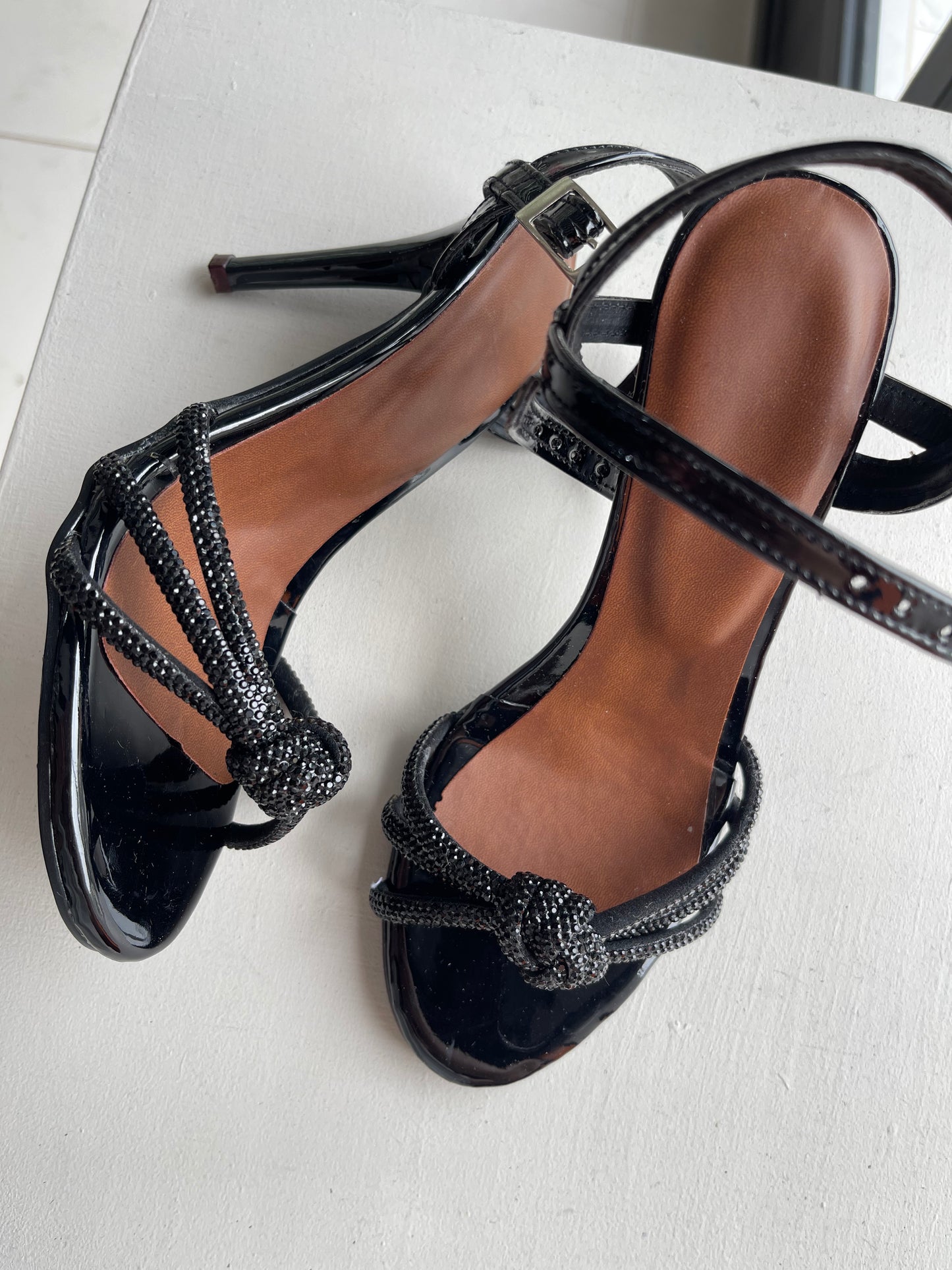 Loretta negro zapatillas de tacon