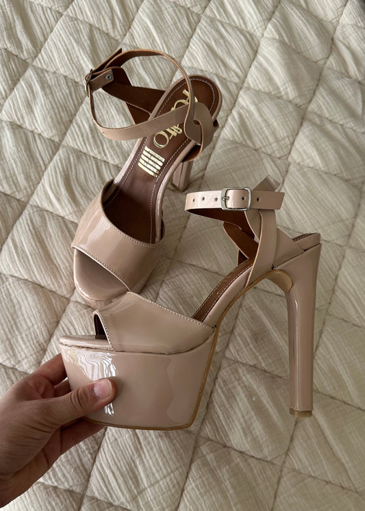 Sienna nude plataformas
