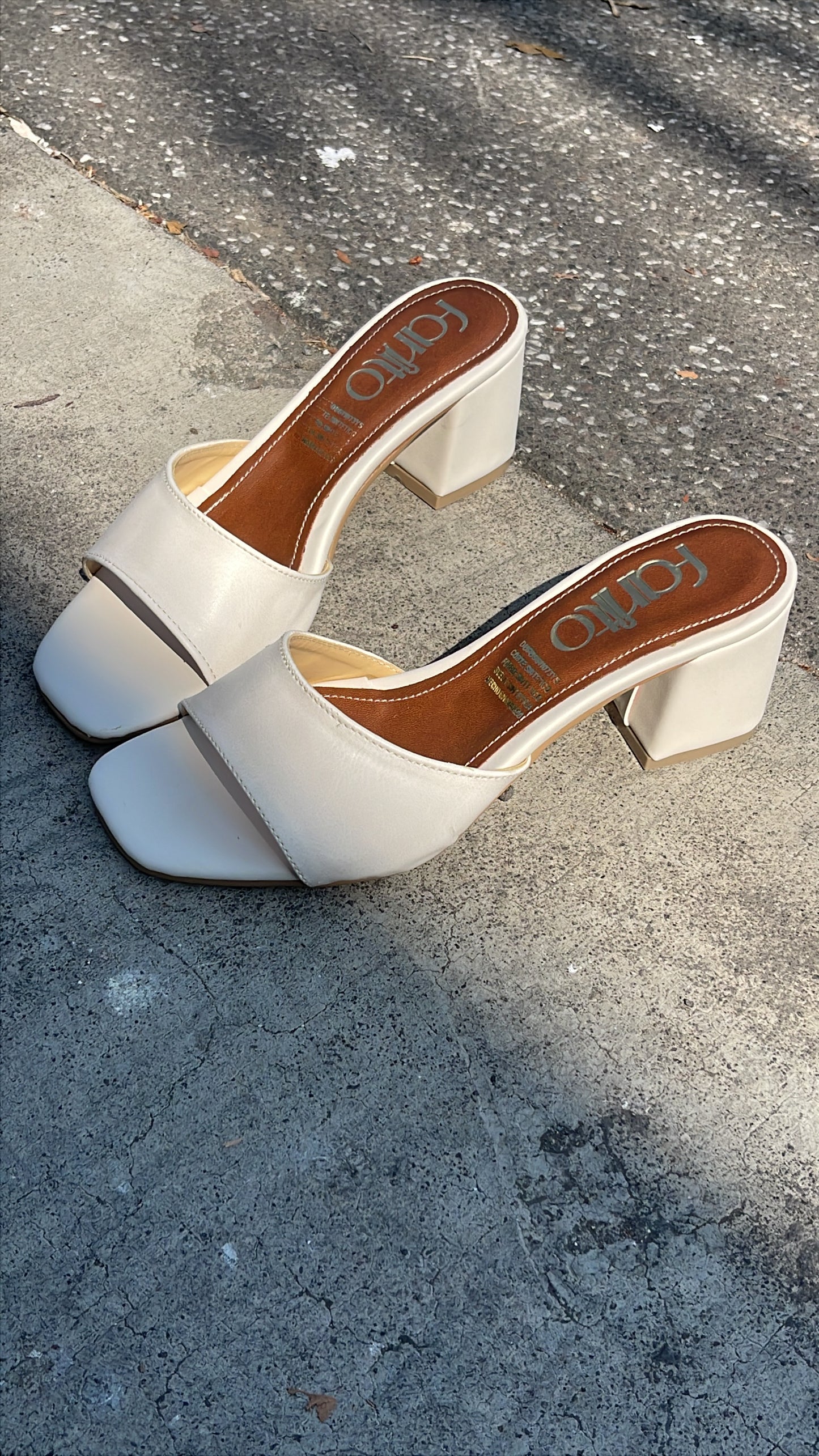 Zarita latte zapatillas de tacon