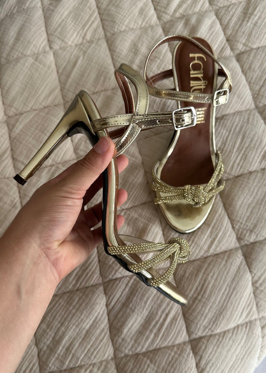 Loretta dorado zapatillas de tacon