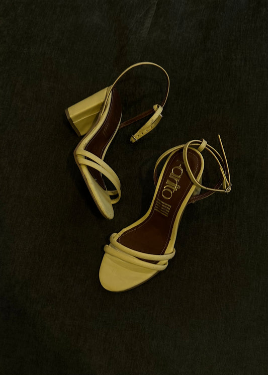 Colola zapatillas amarillas de tacón grueso