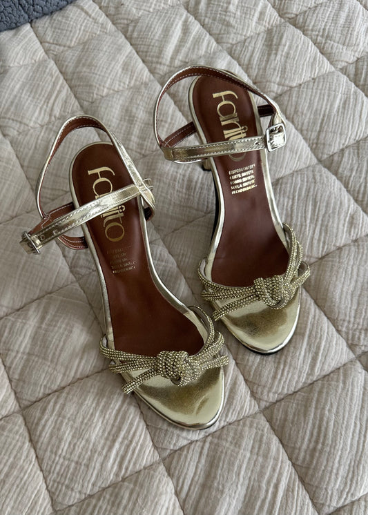 Loretta dorado zapatillas de tacon