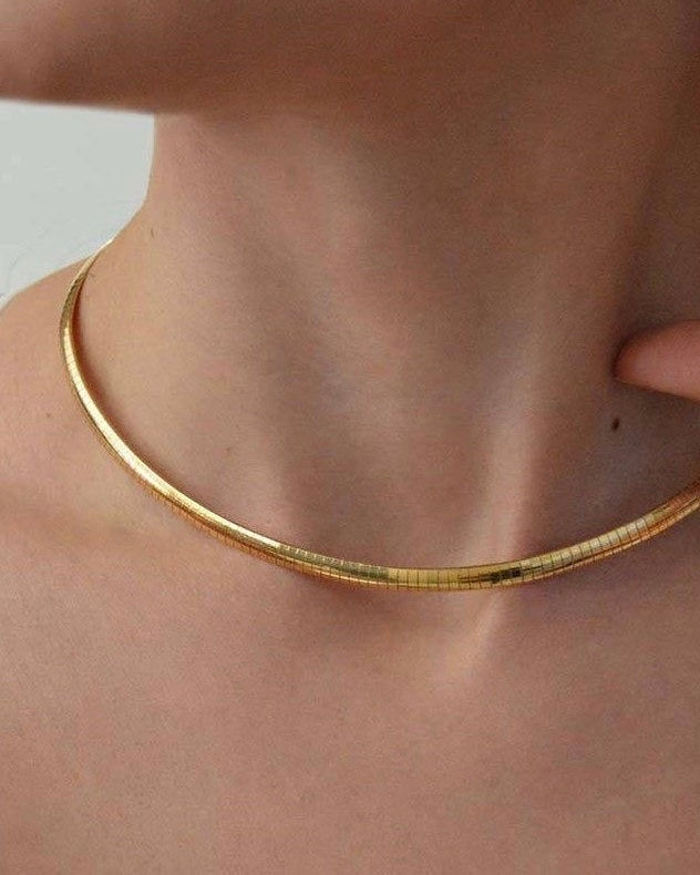 Slim golden choker