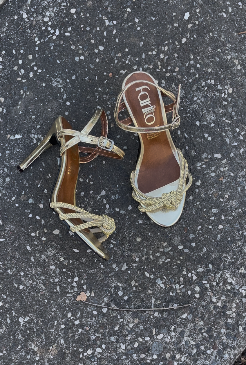 Loretta dorado zapatillas de tacon