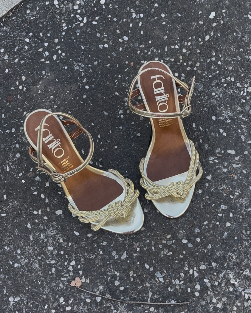 Loretta dorado zapatillas de tacon