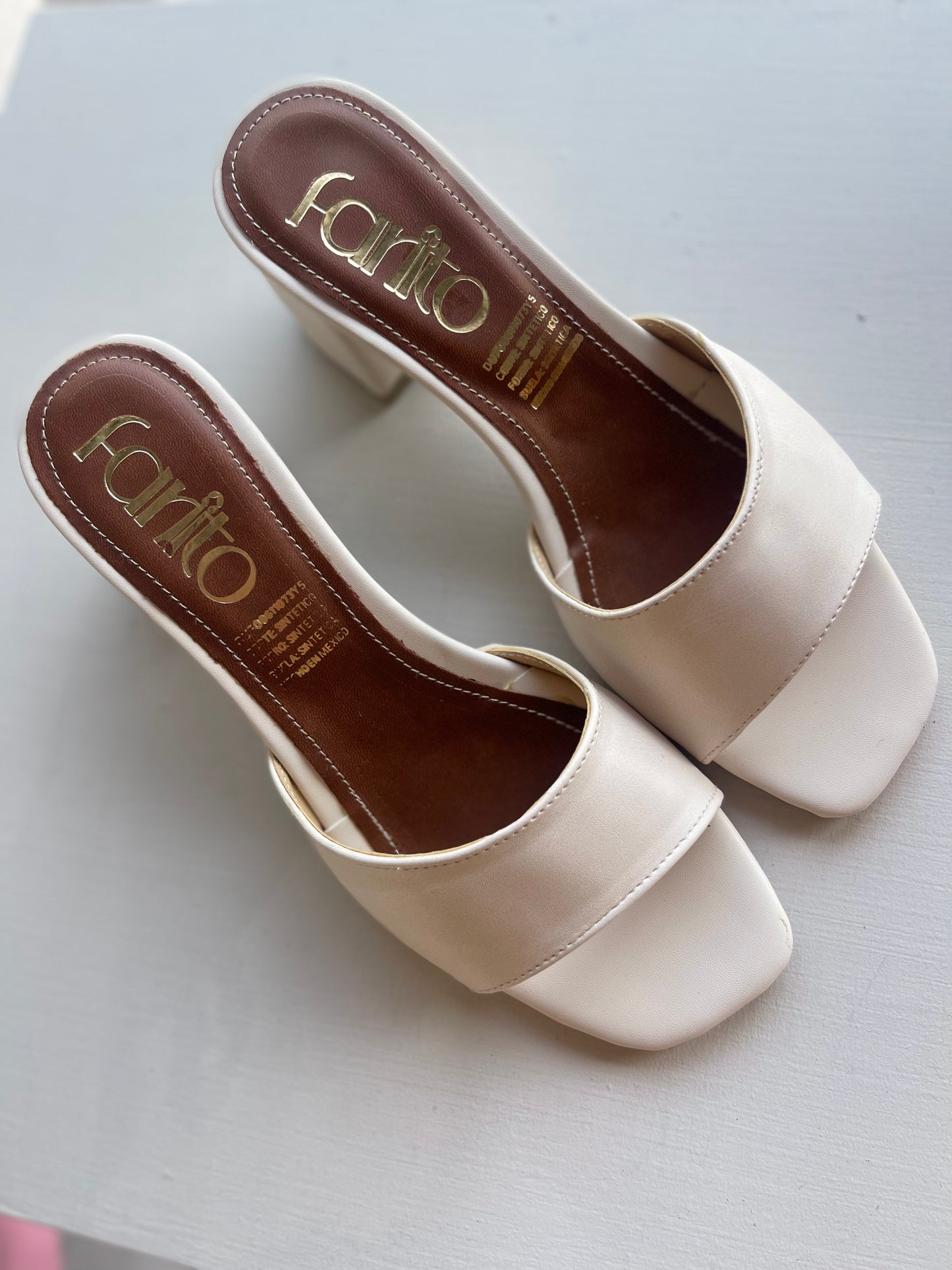 Zarita latte zapatillas de tacon