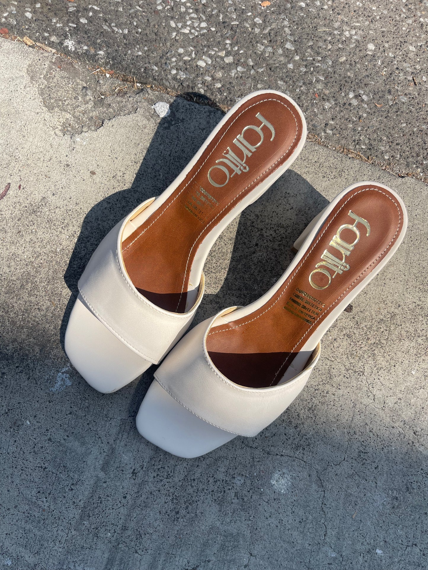 Zarita latte zapatillas de tacon