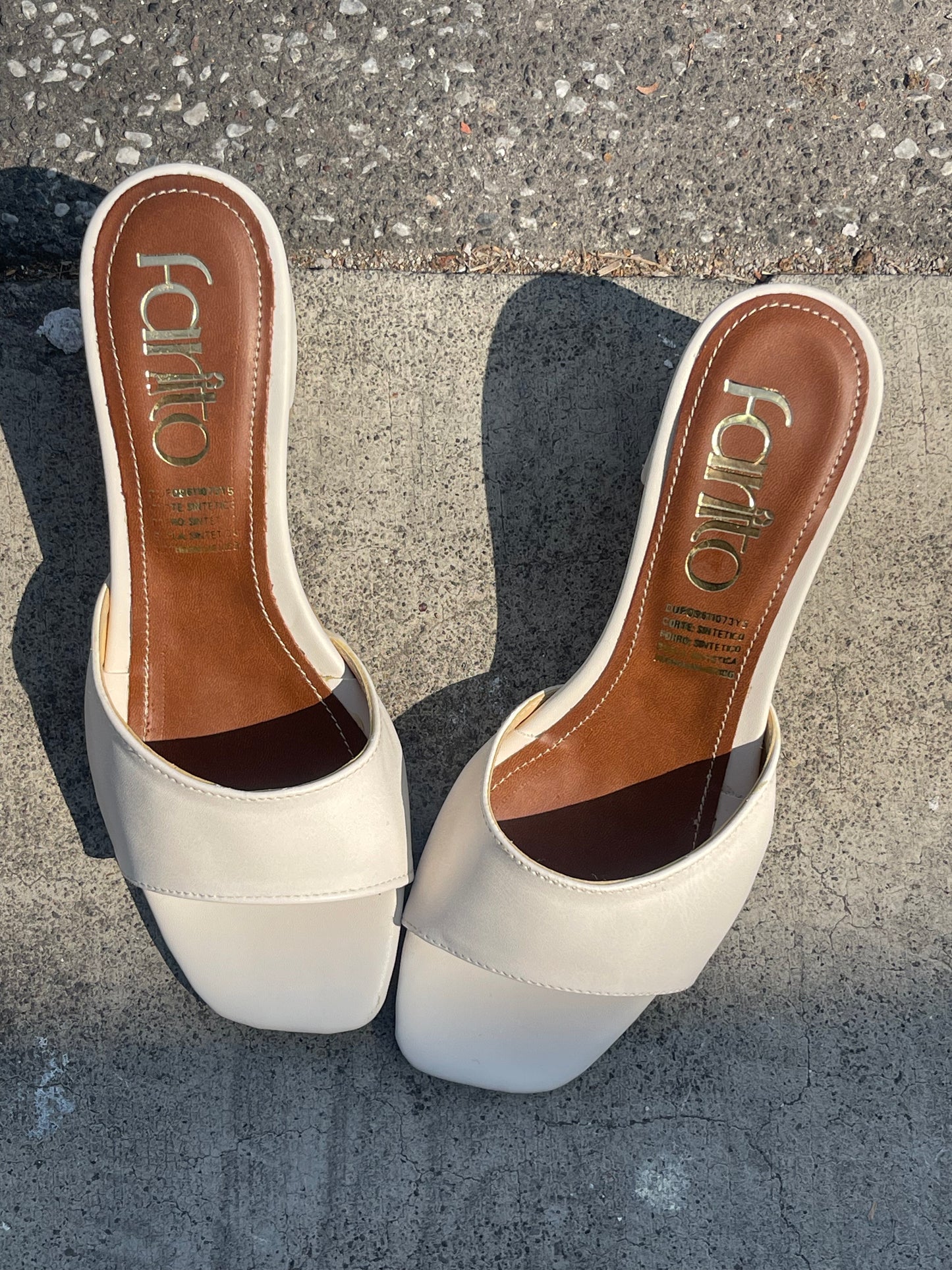 Zarita latte zapatillas de tacon