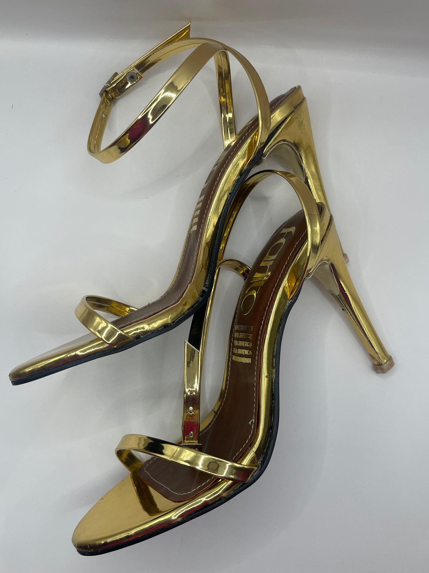 Farah dorado zapatillas de tacon con hebilla