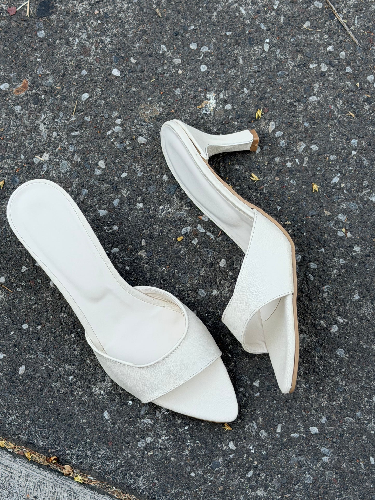 Brisa latte zapatillas de tacon