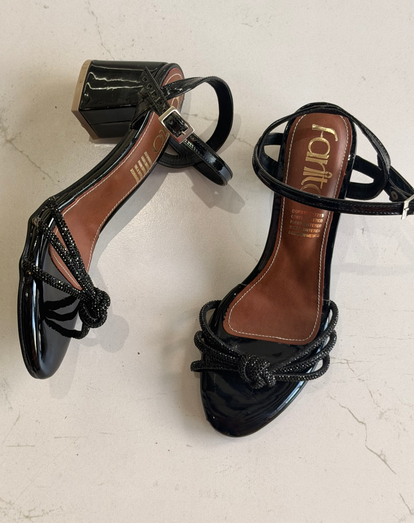Loretta negro zapatillas de tacon ancho