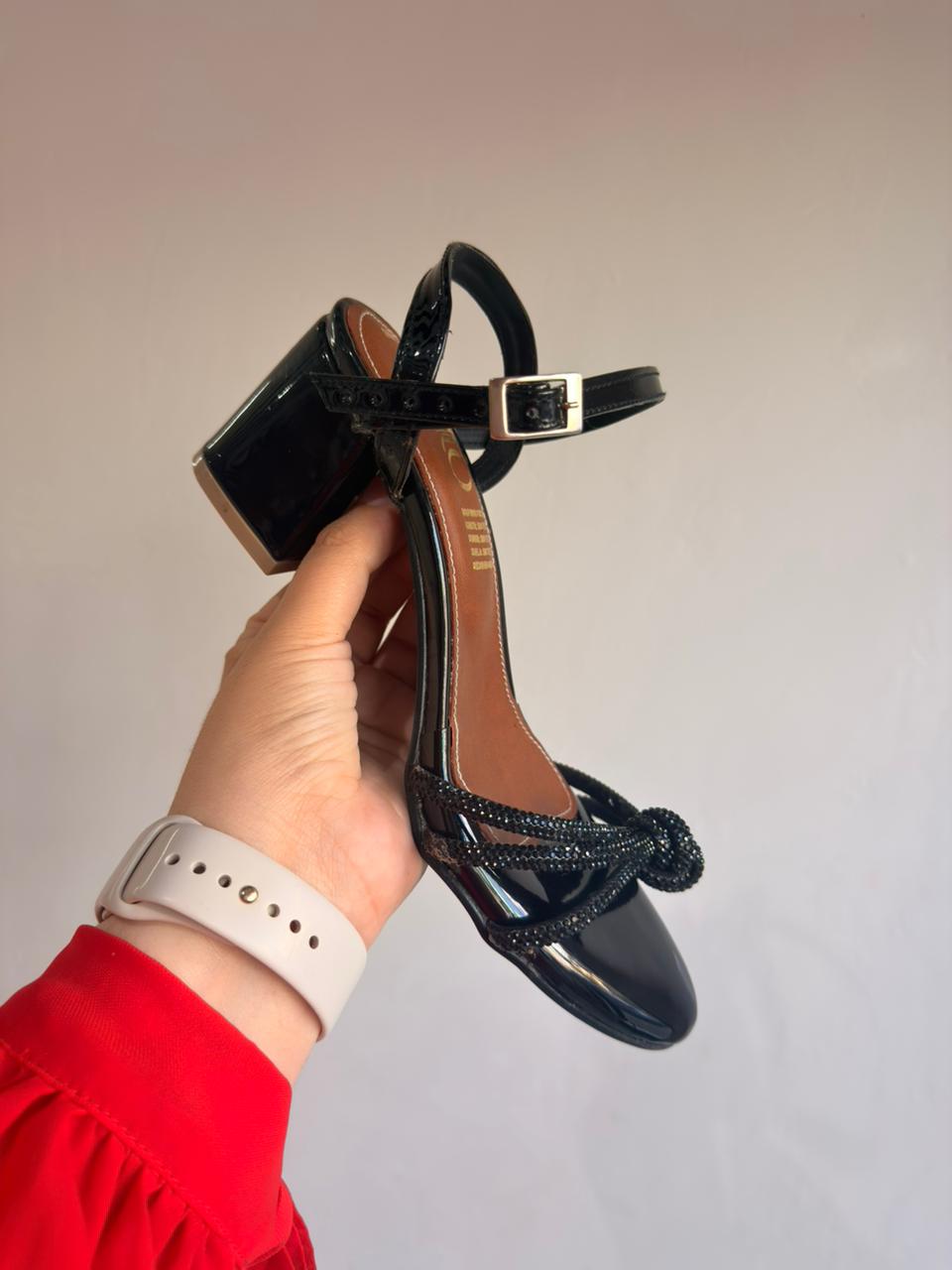 Loretta negro zapatillas de tacon ancho